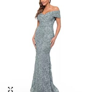 Like New! Xcape off the shoulder lace gown. Color: sage Size: 6P